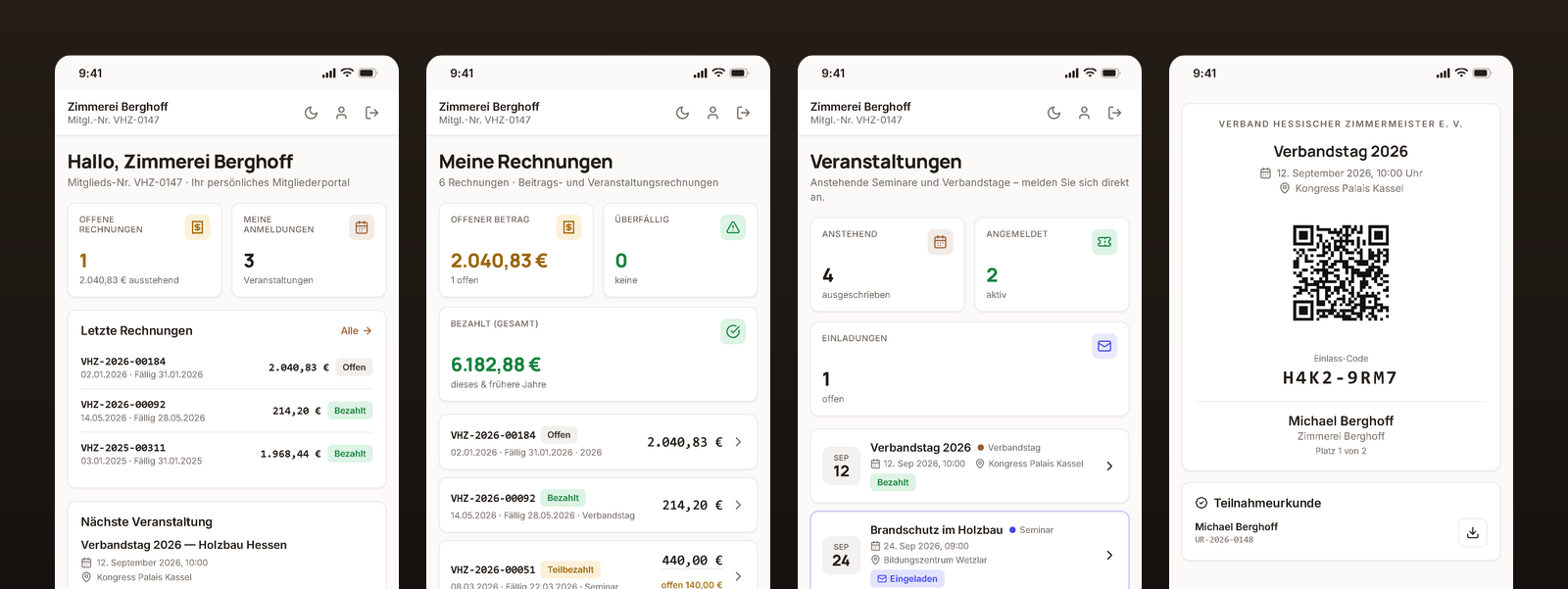Vier Bildschirme des Portals am Telefon: Übersicht, Rechnungen, Veranstaltungen und das Ticket mit QR-Code.